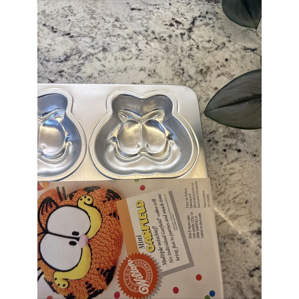 Vintage 1992 Wilton Garfield Face Cake Molds NOS Nostalgia Baking‎ Cartoon Cat